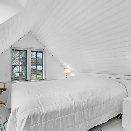 2 Bedroom Lovely In 펜션 *