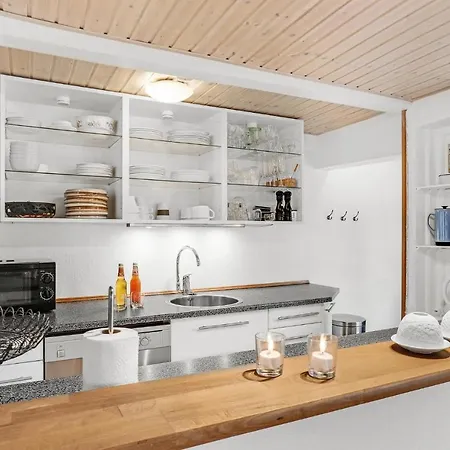 2 Bedroom Lovely In 펜션