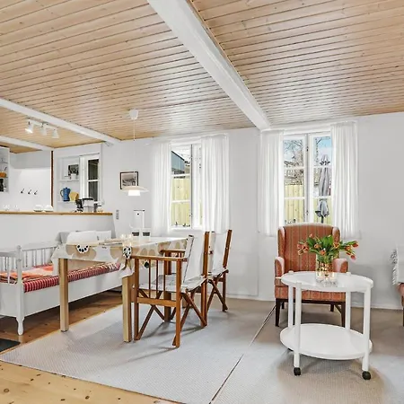 2 Bedroom Lovely In 알링에