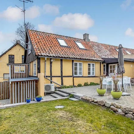 2 Bedroom Lovely In